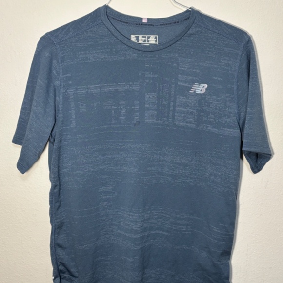 New Balance Running Shirt - Picture 1 of 5